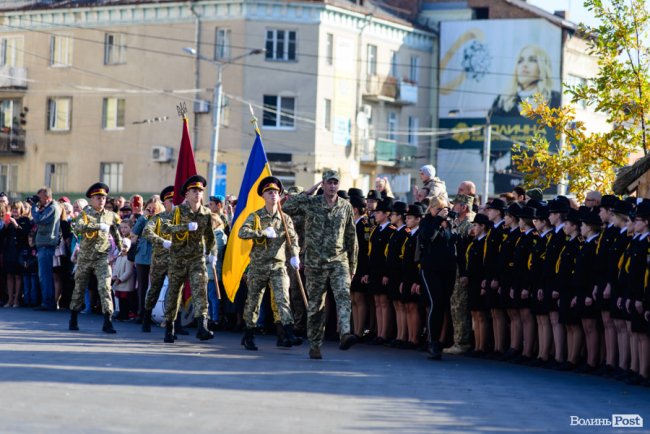 У центрі Луцька майже пів тисячі ліцеїстів склали присягу. ФОТО