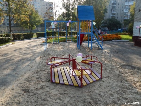 У луцькому садочку з’явився новий дитячий майданчик. ФОТО*