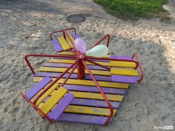 У луцькому садочку з’явився новий дитячий майданчик. ФОТО*