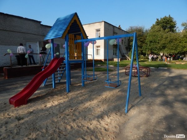 У луцькому садочку з’явився новий дитячий майданчик. ФОТО*