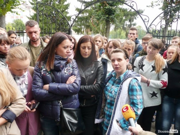 Парочці, яка знущалася у Луцьку над котом, може «світити» 2 роки. ФОТО. ВІДЕО