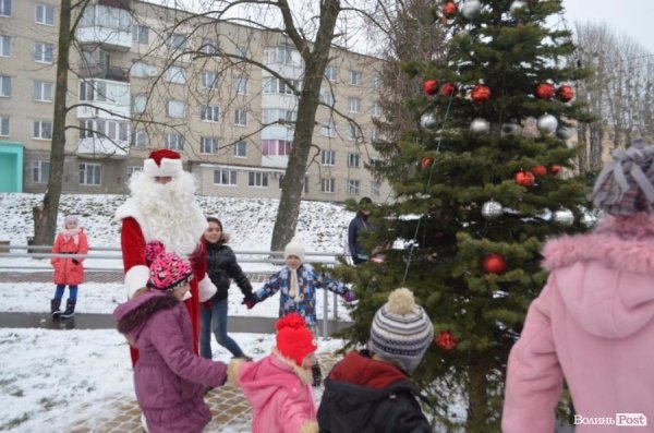 У Луцьку влаштували свято Миколая для соціально-незахищених дітей