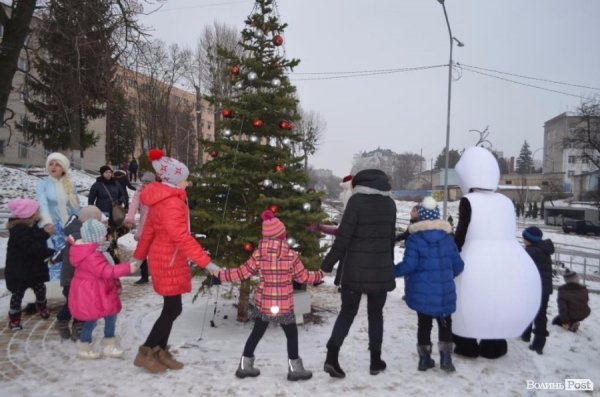 У Луцьку влаштували свято Миколая для соціально-незахищених дітей