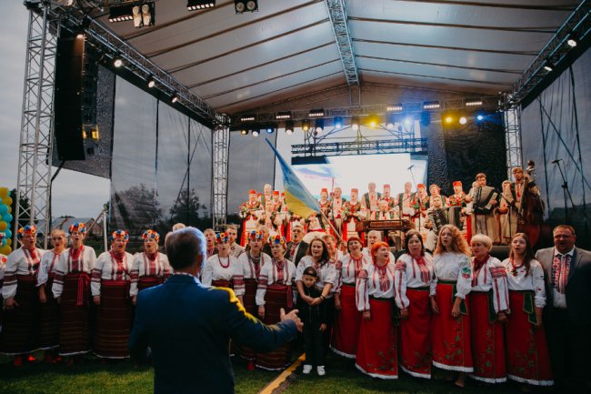 У Підгайцях під час флешмобу заспівали відомий твір Кобзаря. ВІДЕО