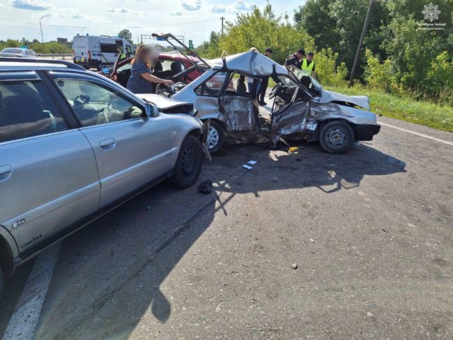 На Волині зіткнулись автівки: є загибла, ще дві жінки та троє дітей травмовані