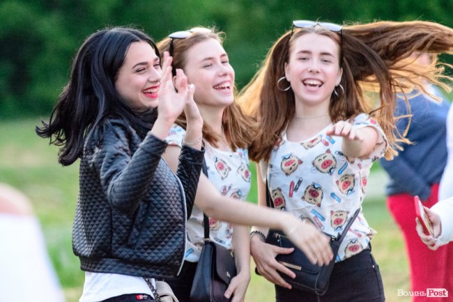 До Винника – навіть на милицях. ФОТОРЕПОРТАЖ із грандіозного концерту у Луцьку