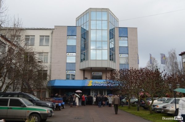 Скандал із «Західінкомбанком»: прокурору ‒ недовіра, банкові ‒ ультиматум