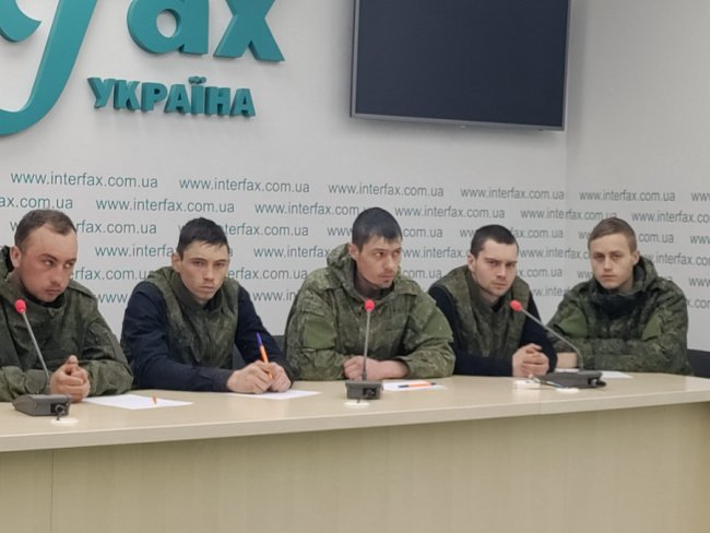 «Ця війна потрібна лише Путіну»: про що говорили російські полонені на пресконференції