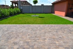 «Піксель» від LeBruk – ідеальна бруківка для подвір'я, у якій не застрягають навіть найтонші шпильки*  