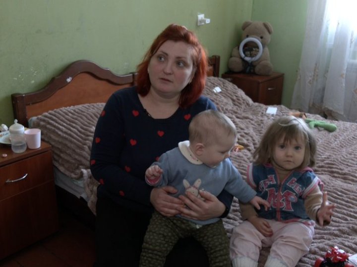 Чоловік – у ЗСУ, а дружина з трьома дітьми – у гуртожитку. Історія переселенців на Волині