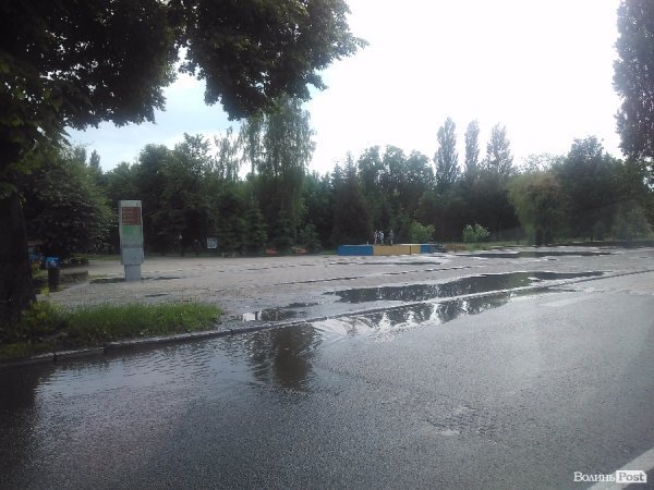 Сьогодні дощовий Луцьк. ФОТОРЕПОРТАЖ