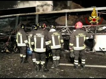З’явилися фото згорілого в Італії автобуса 