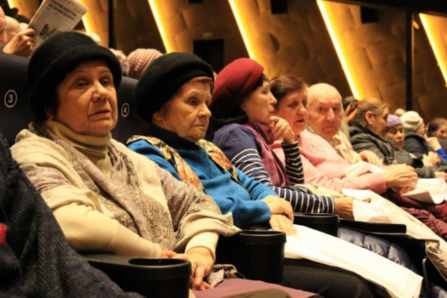 «Це дуже сильний фільм», – луцька пенсіонерка після перегляду фільму «Крути». ФОТО