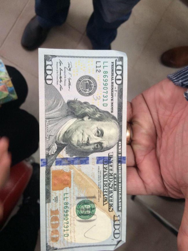 Посадовців луцької мерії та голову суду спіймали на хабарі. ФОТО