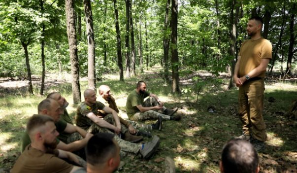 Допомогти бійцям вийти з бойового стресу: в ОК «Захід» цьому навчають військових психологів