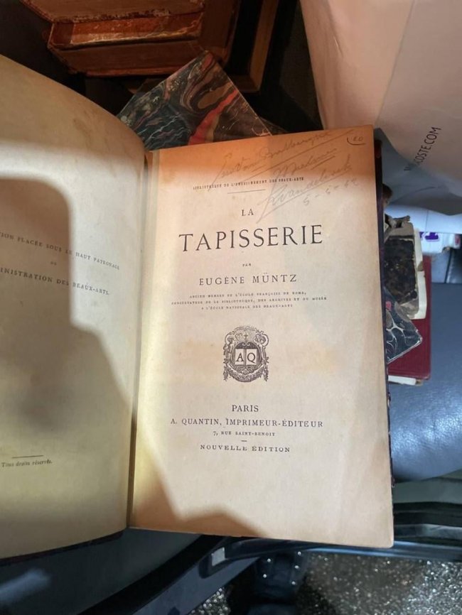 Волинські митники на посту «Ягодин» затримали колекцію стародруків