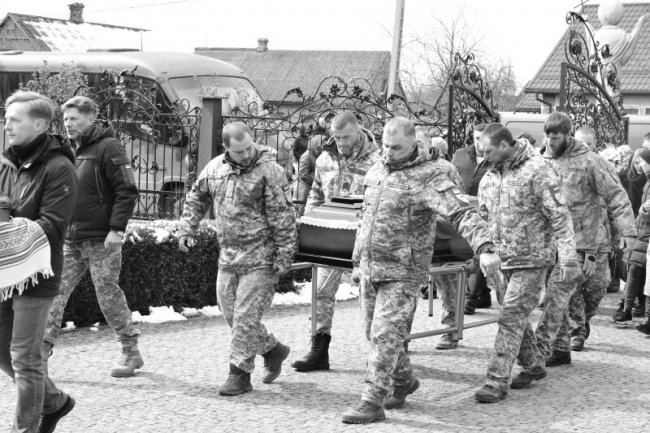 У Луцьку попрощалися із трьома загиблими Героями. ФОТО