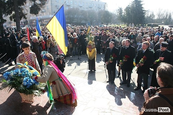 Луцьк вшанував Шевченка. ФОТО