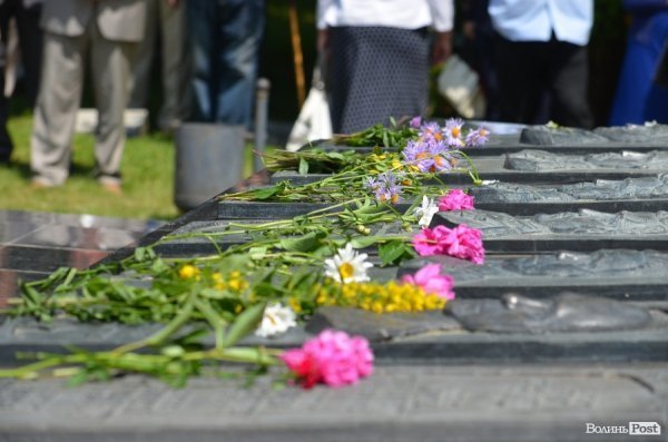 У Луцьку вшанували пам'ять жертв війни. ФОТО
