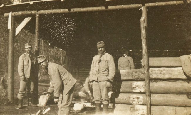Військові рубають дрова, Гулівка, 1915 р.