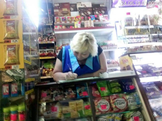 Спіймали «на гарячому»: у Луцьку торгували алкоголем у заборонений час. ФОТО