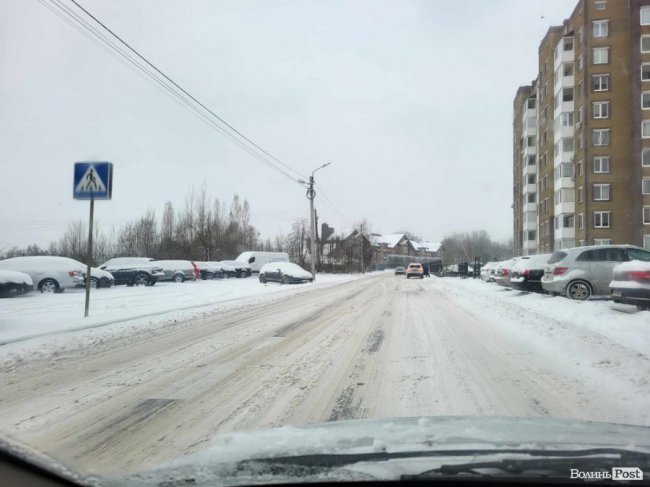 Луцьк замітає снігом. ФОТО