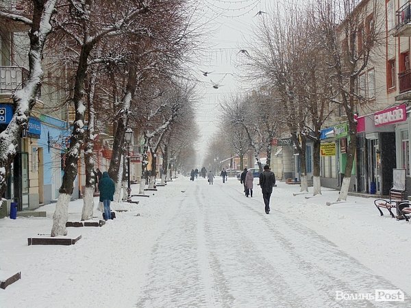 Луцьк засипало снігом. ФОТО