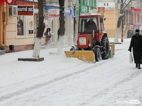 Луцьк засипало снігом. ФОТО