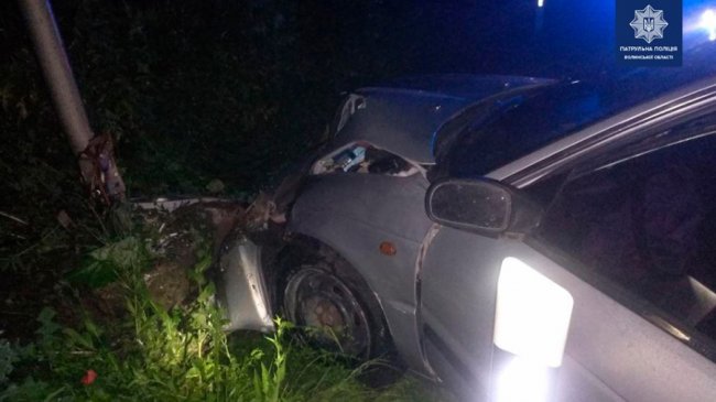 У Луцьку п'яний водій за кермом легковика влетів у вантажівку