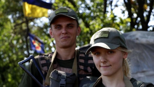 Зустріла коханого у війську: романтична історія подружньої пари, яка захищає Україну на Донбасі