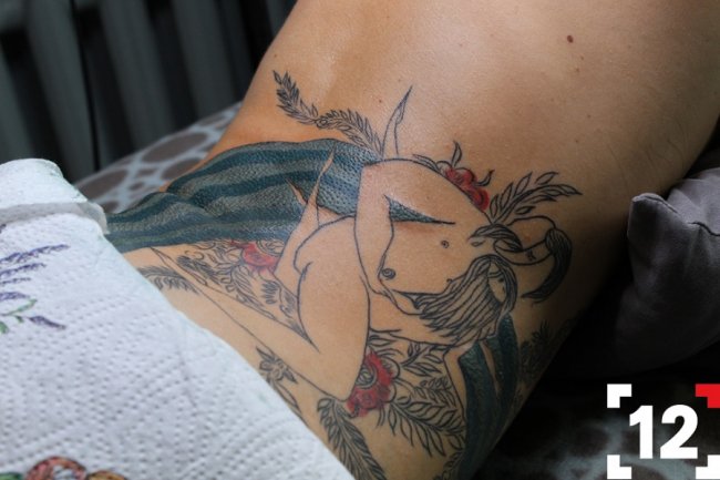 Відома луцька художниця набила величезне «любовне» тату. ФОТО