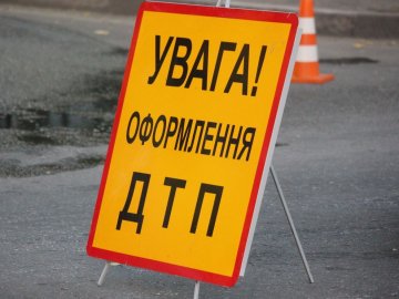 Маршрутка потрапила в аварію на перехресті в Луцьку, є постраждалі