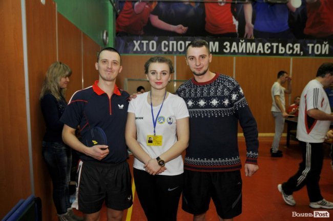 Як у Луцьку патрульні, військові і діти грали в теніс