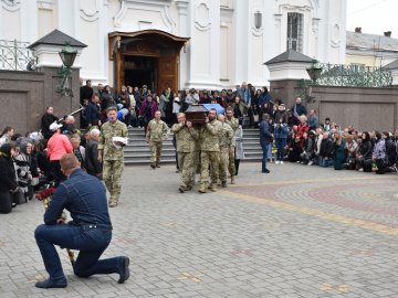 У Луцьку попрощалися із Героєм Віталієм Петруком