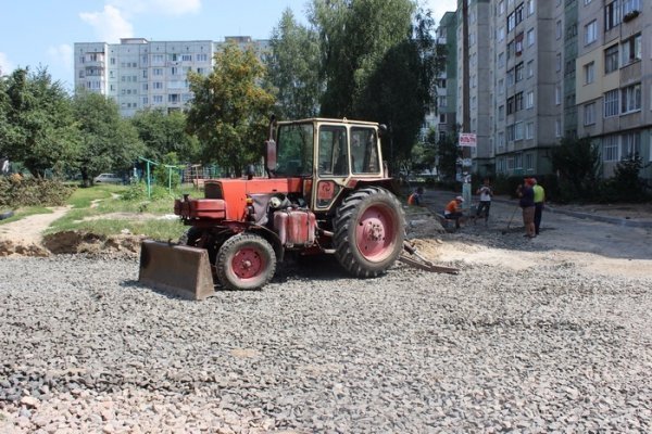 У Луцьку тривають роботи з благоустрою. ФОТО