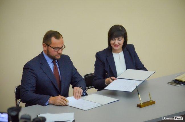 Знані гості і оберемки квітів: Ірину Вахович представили на посаді ректора ЛНТУ. ФОТО