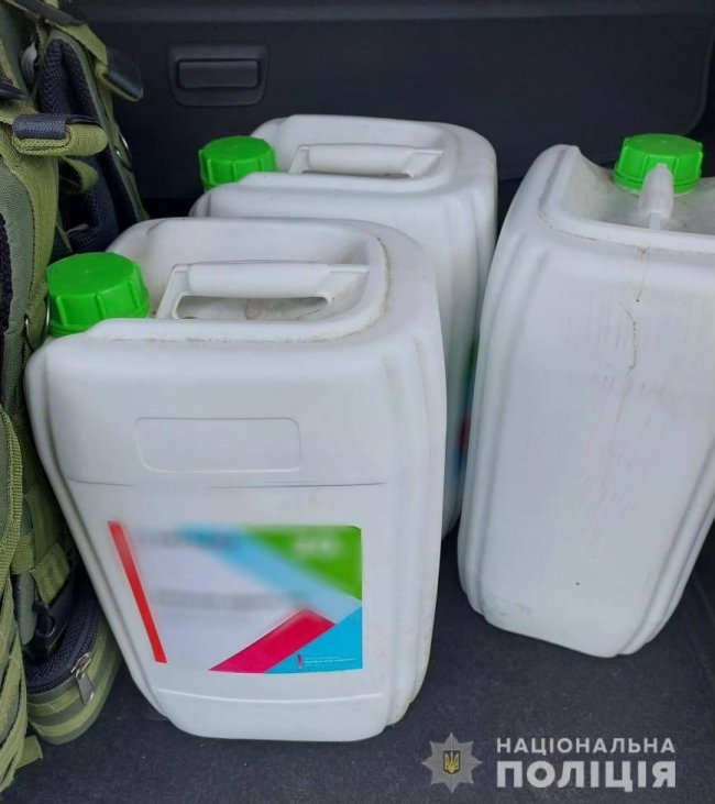 Двоє волинян вкрали з підприємства каністри з фермерською хімією вартістю майже на 150 тисяч