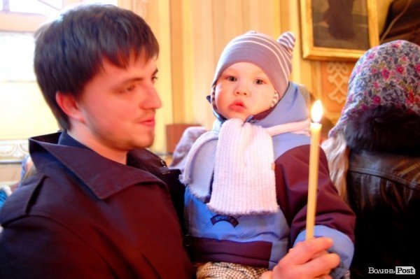 У Луцьку запалювали страсні свічки