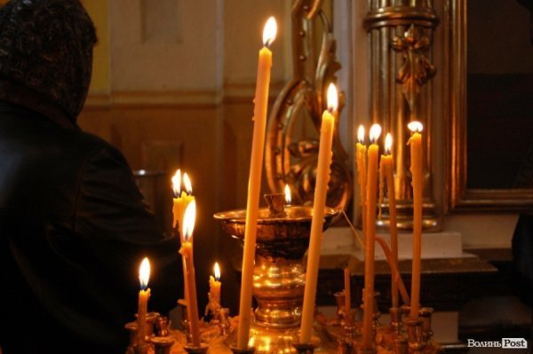 У Луцьку запалювали страсні свічки