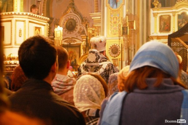 У Луцьку запалювали страсні свічки