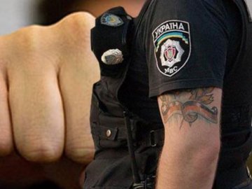 У Луцьку під час виклику чоловік побив поліцейського та відібрав пістолет