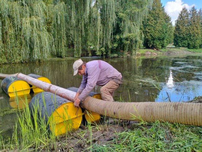 У центральному парку Луцька розчищають канали за майже мільйон