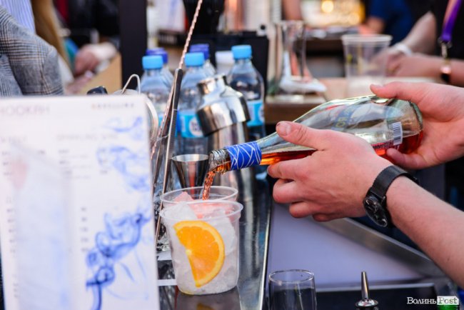 Локація-«магніт»: як ігристий напій додавав святкового настрою на Lutsk Food Fest. ФОТО*