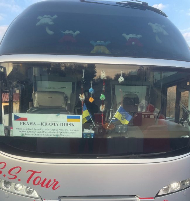 Краму на пів мільйона: на Волині водій рейсового автобуса намагався незаконно провезти годинники, сумки та телефони