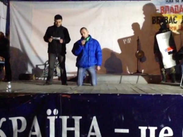 У Луцьку «Беркут» стає на коліна і пише заяви на звільнення. ФОТО