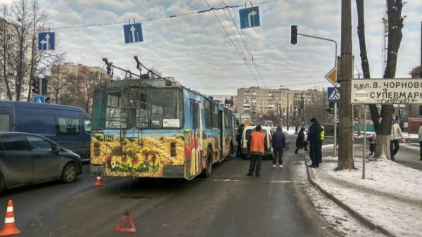 У Луцьку тролейбус потрапив у аварію