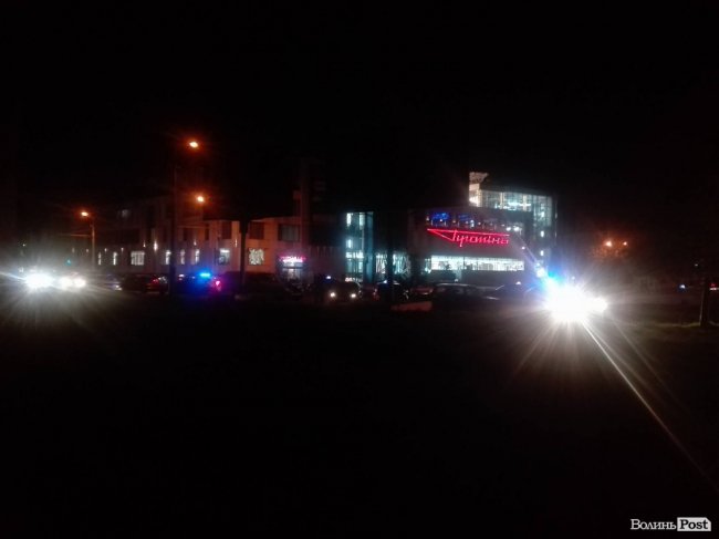 У Луцьку вночі евакуювали авто таксиста-хама. ФОТО