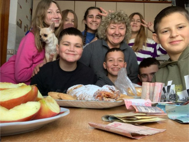 Юні волонтери з Волині, продаючи пончики, вторгували майже 800 тисяч гривень