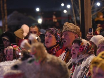 Рекорд України: на Прикарпатті майже пʼять тисяч людей разом заколядували.ВІДЕО