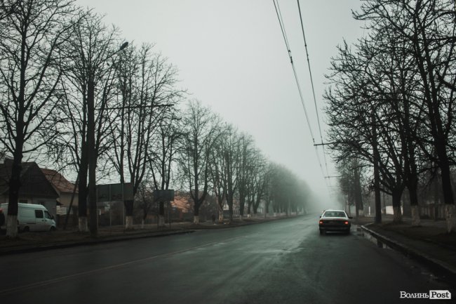 Туманно-сіра краса у Луцьку. ФОТО